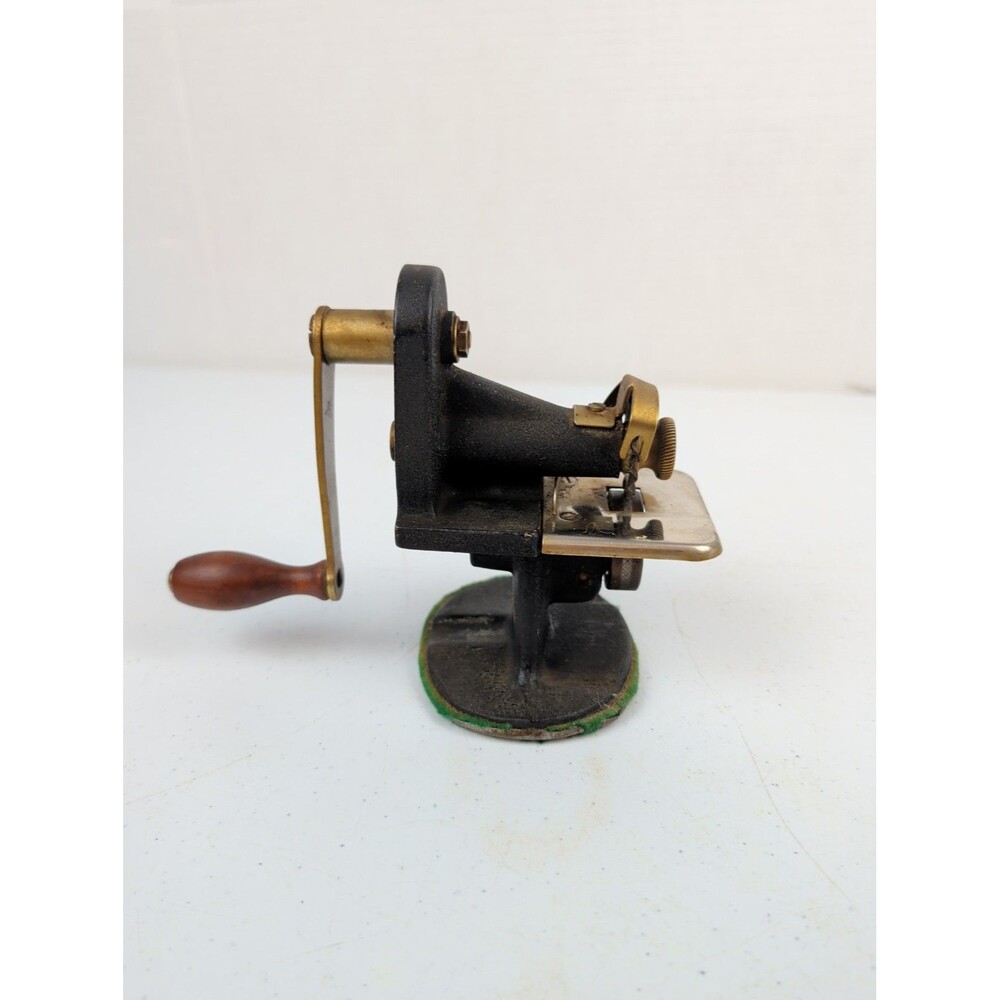 VTG SINGER  Pinking Machine No 121379 Rotary Works 1930s Prevents Fraying Sewing